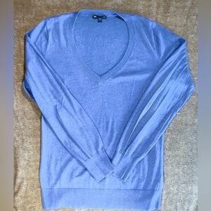 GAP Women's Lightweight V-Neck Sweater in Blue